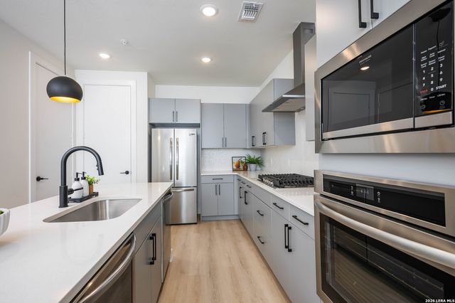 719 E Locust St Unit 4102, San Antonio, TX 78212
