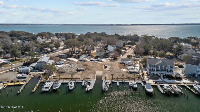 213 Pensacola Avenue, Morehead City, NC 28557