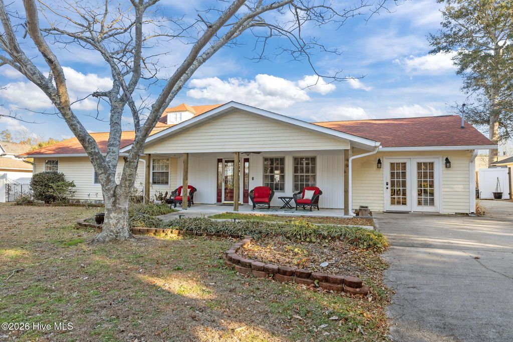 213 Pensacola Avenue, Morehead City, NC 28557