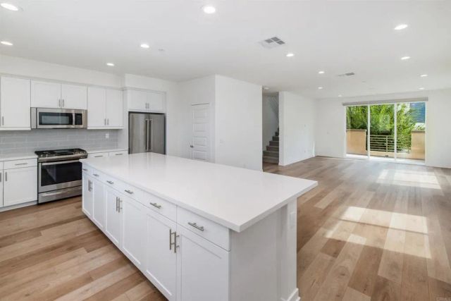 6140 Colt Place 104, Carlsbad, CA 92009