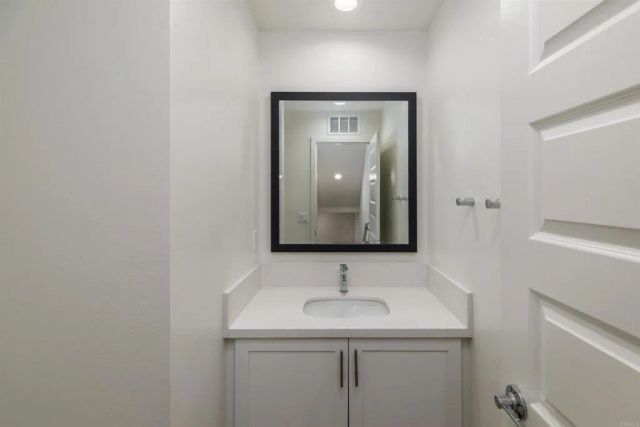 6140 Colt Place 104, Carlsbad, CA 92009
