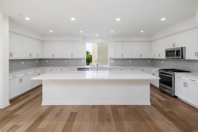 6140 Colt Place 104, Carlsbad, CA 92009