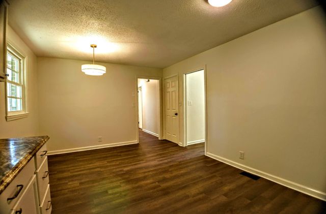 2051 Shelby Dr, Clarksville, TN 37043