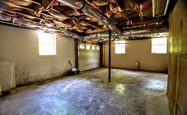 2051 Shelby Dr, Clarksville, TN 37043