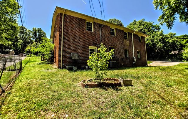 2051 Shelby Dr, Clarksville, TN 37043