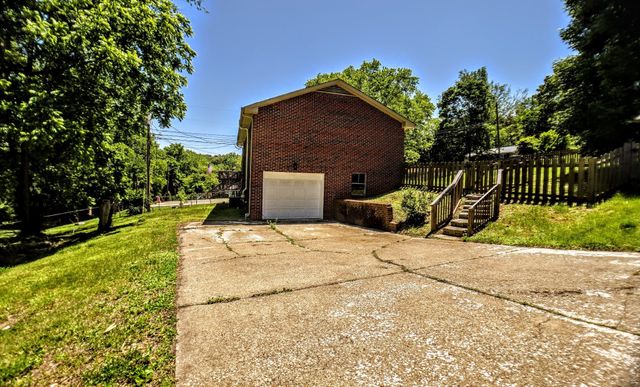 2051 Shelby Dr, Clarksville, TN 37043