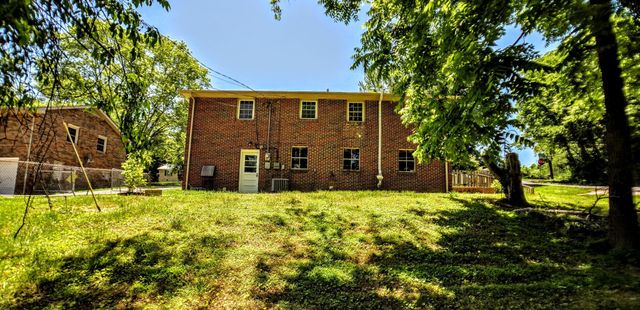 2051 Shelby Dr, Clarksville, TN 37043