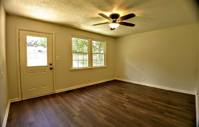 2051 Shelby Dr, Clarksville, TN 37043