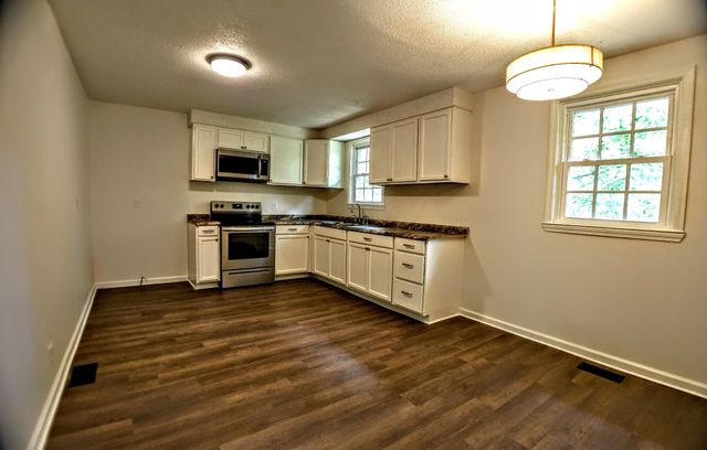 2051 Shelby Dr, Clarksville, TN 37043