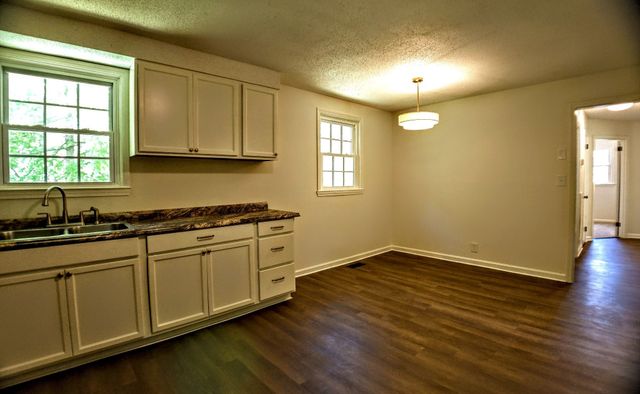 2051 Shelby Dr, Clarksville, TN 37043