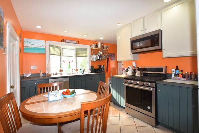 10 Holly St, Watertown, MA 02472
