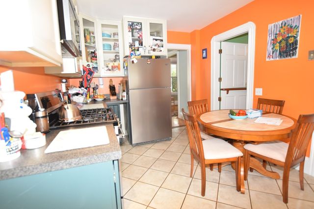10 Holly St, Watertown, MA 02472