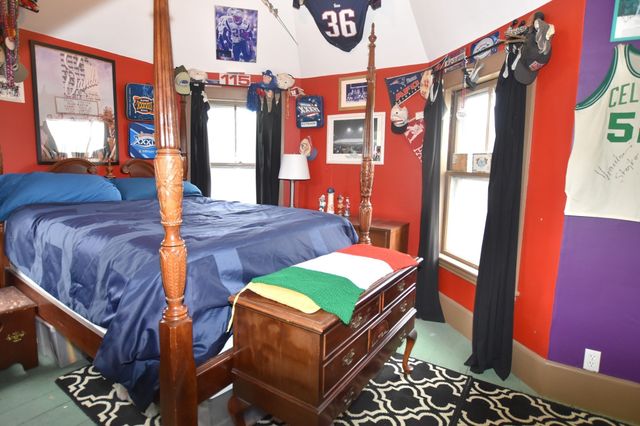 10 Holly St, Watertown, MA 02472