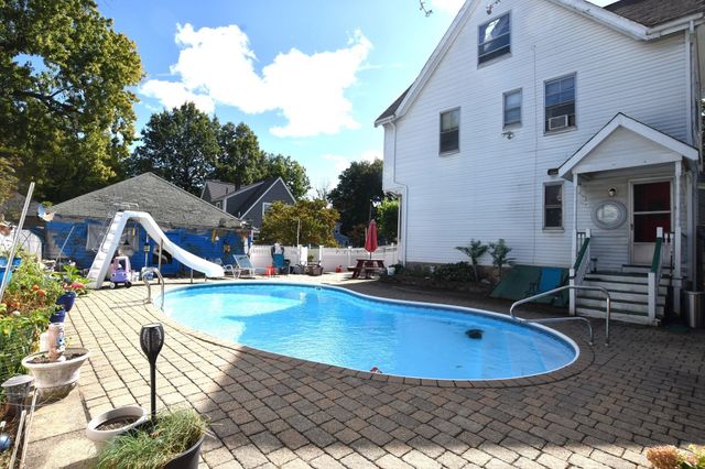 10 Holly St, Watertown, MA 02472