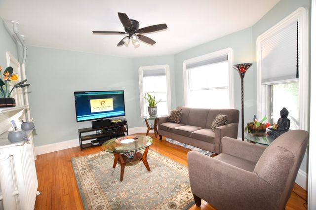 10 Holly St, Watertown, MA 02472