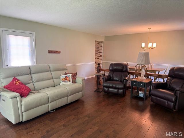 6 Riverpoint Road, Hannibal, MO 63401