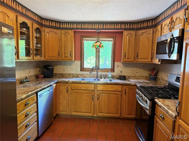 6 Riverpoint Road, Hannibal, MO 63401