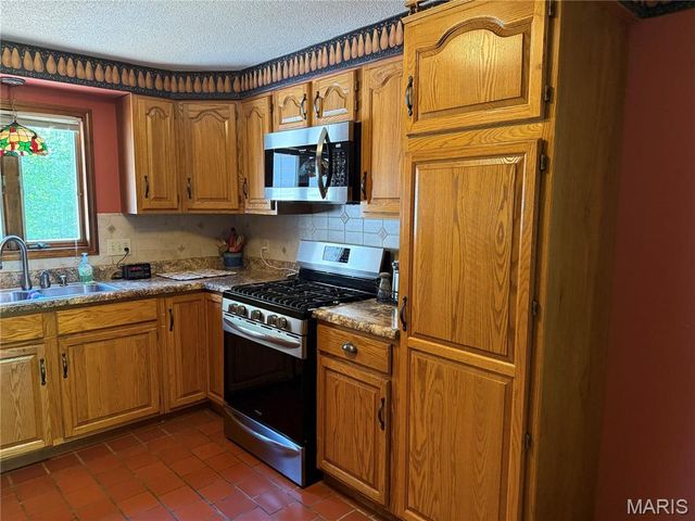 6 Riverpoint Road, Hannibal, MO 63401
