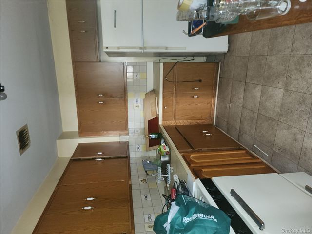 542 Central Avenue, Brooklyn, NY 11221