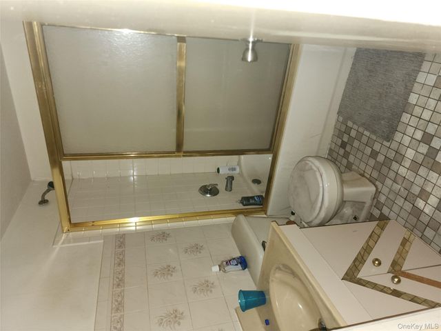 542 Central Avenue, Brooklyn, NY 11221