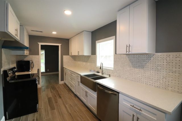 4828 Alta Oaks Lane, The Colony, TX 75056