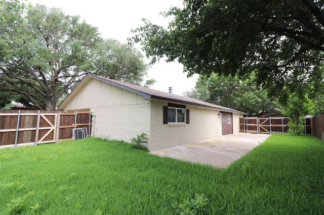 4828 Alta Oaks Lane, The Colony, TX 75056