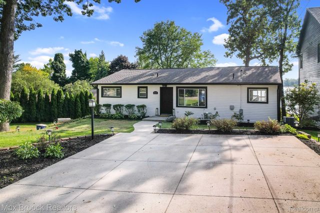 2918 WOODBINE Drive, Waterford Twp, MI 48328