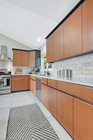 2918 WOODBINE Drive, Waterford Twp, MI 48328