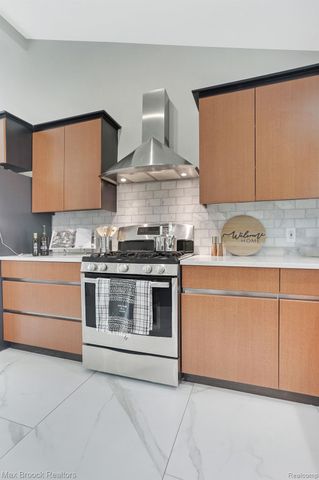 2918 WOODBINE Drive, Waterford Twp, MI 48328