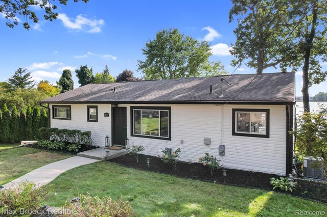 2918 WOODBINE Drive, Waterford Twp, MI 48328