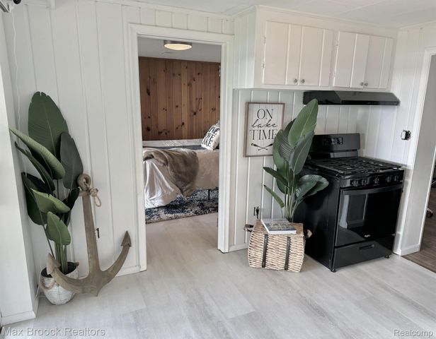 2918 WOODBINE Drive, Waterford Twp, MI 48328