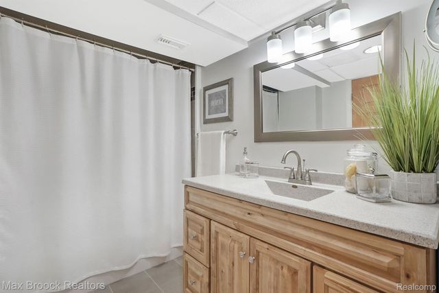 2918 WOODBINE Drive, Waterford Twp, MI 48328