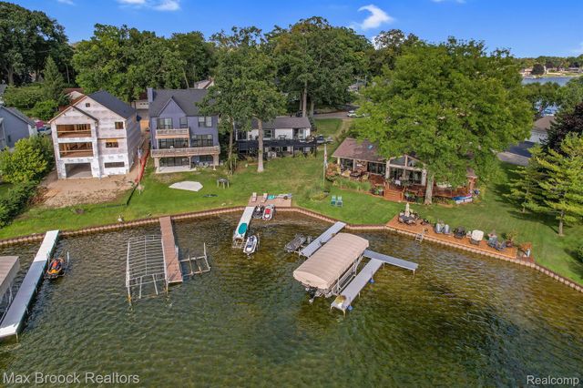 2918 WOODBINE Drive, Waterford Twp, MI 48328