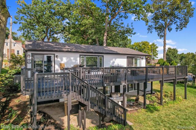 2918 WOODBINE Drive, Waterford Twp, MI 48328