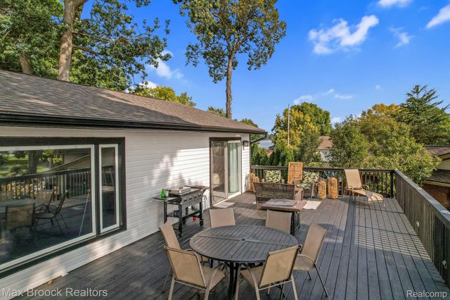 2918 WOODBINE Drive, Waterford Twp, MI 48328