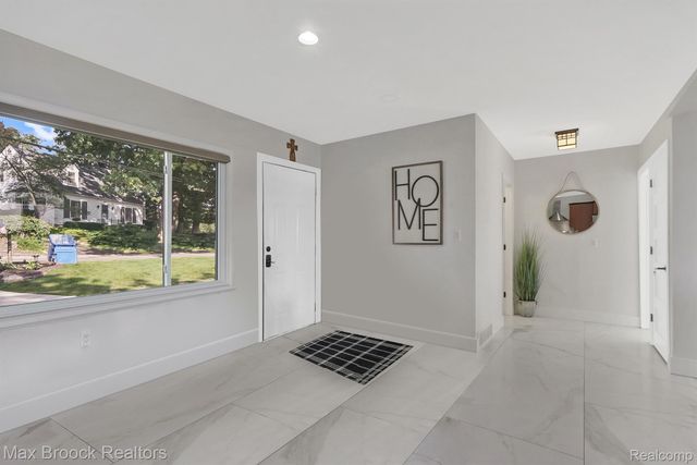 2918 WOODBINE Drive, Waterford Twp, MI 48328