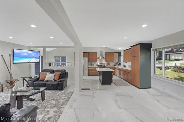 2918 WOODBINE Drive, Waterford Twp, MI 48328