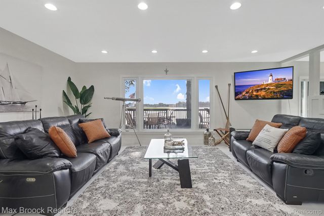 2918 WOODBINE Drive, Waterford Twp, MI 48328