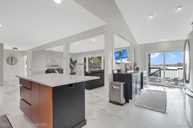 2918 WOODBINE Drive, Waterford Twp, MI 48328