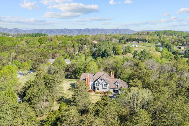 344 Stonelea DR, Troutville, VA 24175