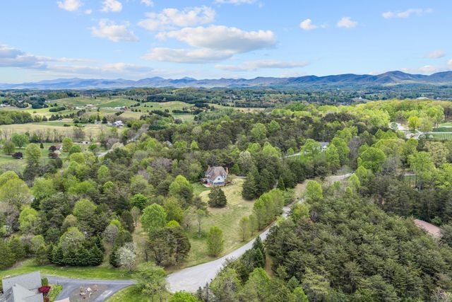 344 Stonelea DR, Troutville, VA 24175