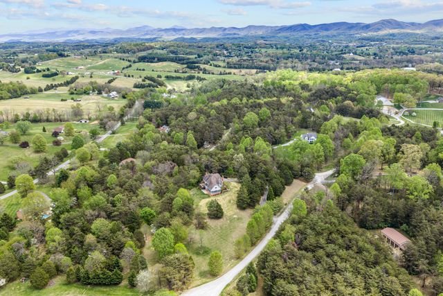 344 Stonelea DR, Troutville, VA 24175