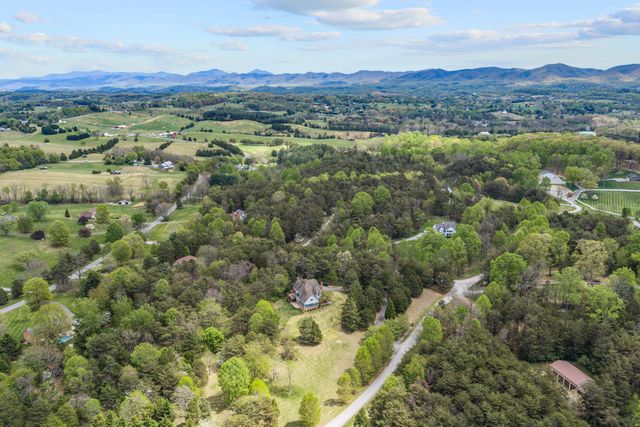 344 Stonelea DR, Troutville, VA 24175