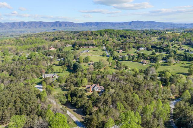 344 Stonelea DR, Troutville, VA 24175