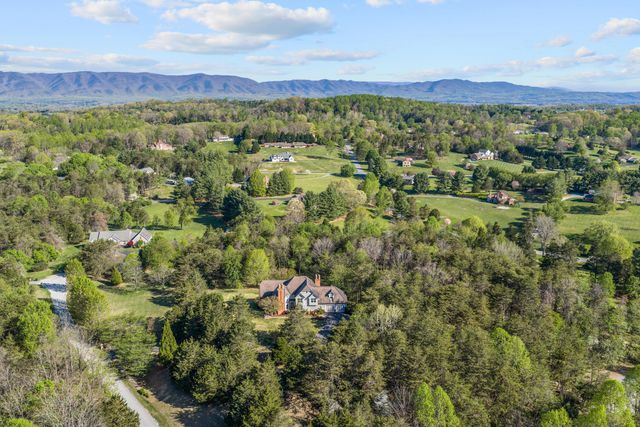 344 Stonelea DR, Troutville, VA 24175