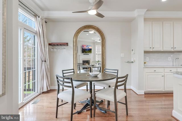 113 HERNDON MILL CIR, Herndon, VA 20170