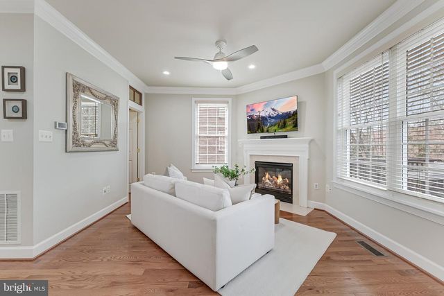 113 HERNDON MILL CIR, Herndon, VA 20170