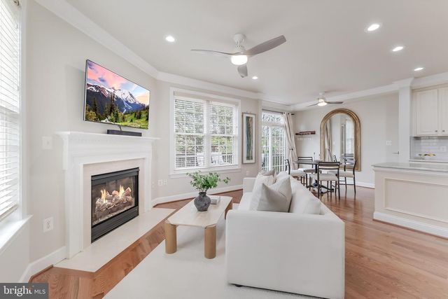 113 HERNDON MILL CIR, Herndon, VA 20170