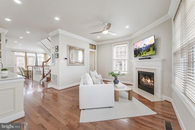 113 HERNDON MILL CIR, Herndon, VA 20170