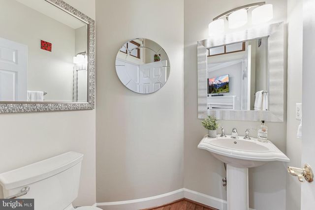 113 HERNDON MILL CIR, Herndon, VA 20170